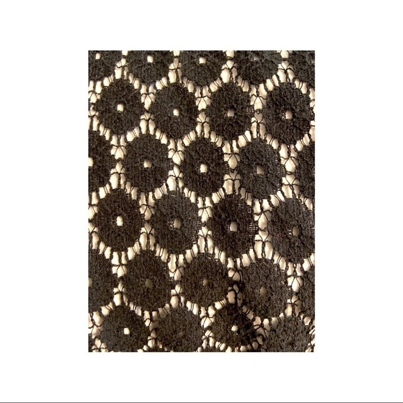 Chico’s Women’s Eyelet Scoop Black Cream Tunic Size 3 (16) - Picture 3 of 5